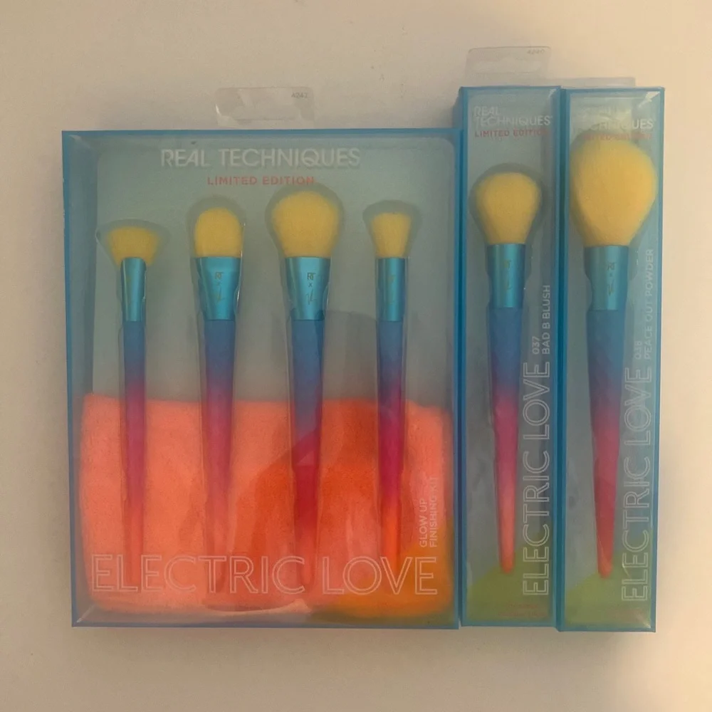 REAL TECHNIQUES Electric Love 7p Brush Set NIB $50